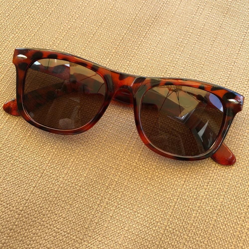 Sunglasses & 2 Face Masks & Red/Black Leopard Sunglasses